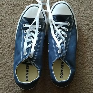 Navy blue converse